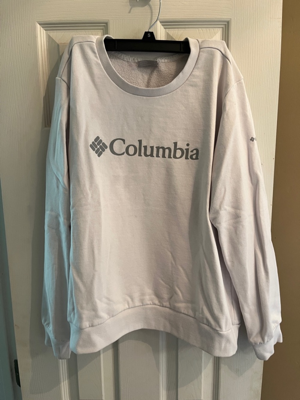 Columbia Pale Gray Women's Crewneck Sweatshirt with Logo